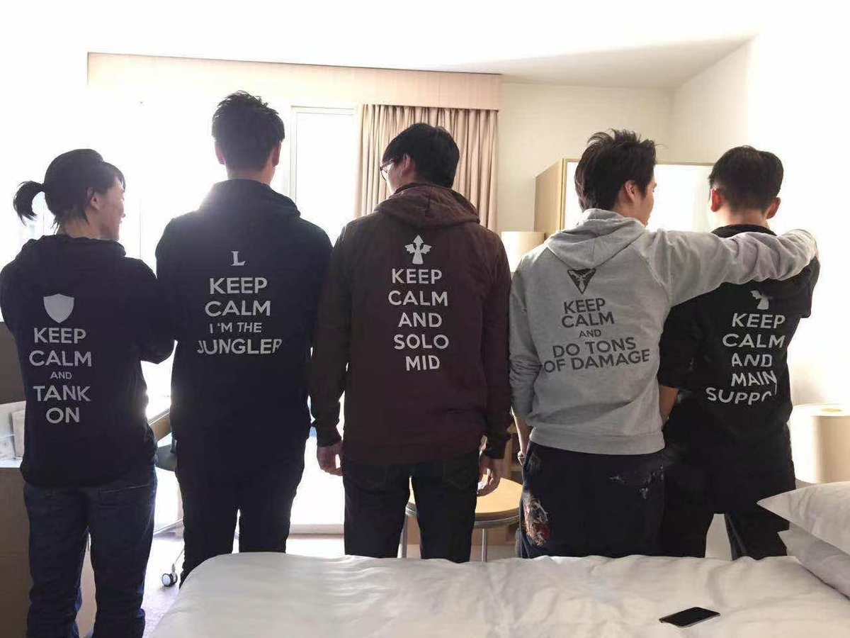 HeyfishYC's tweet image. November last year, during the League of Legends(S14),
I was sitting in the finals venue in London, facing the stage.
China BLG vs. Korea T1 final — against Faker.
As a die-hard League fan, even though I knew T1 was like a demon in my heart,
I still rooted for the Chinese…
