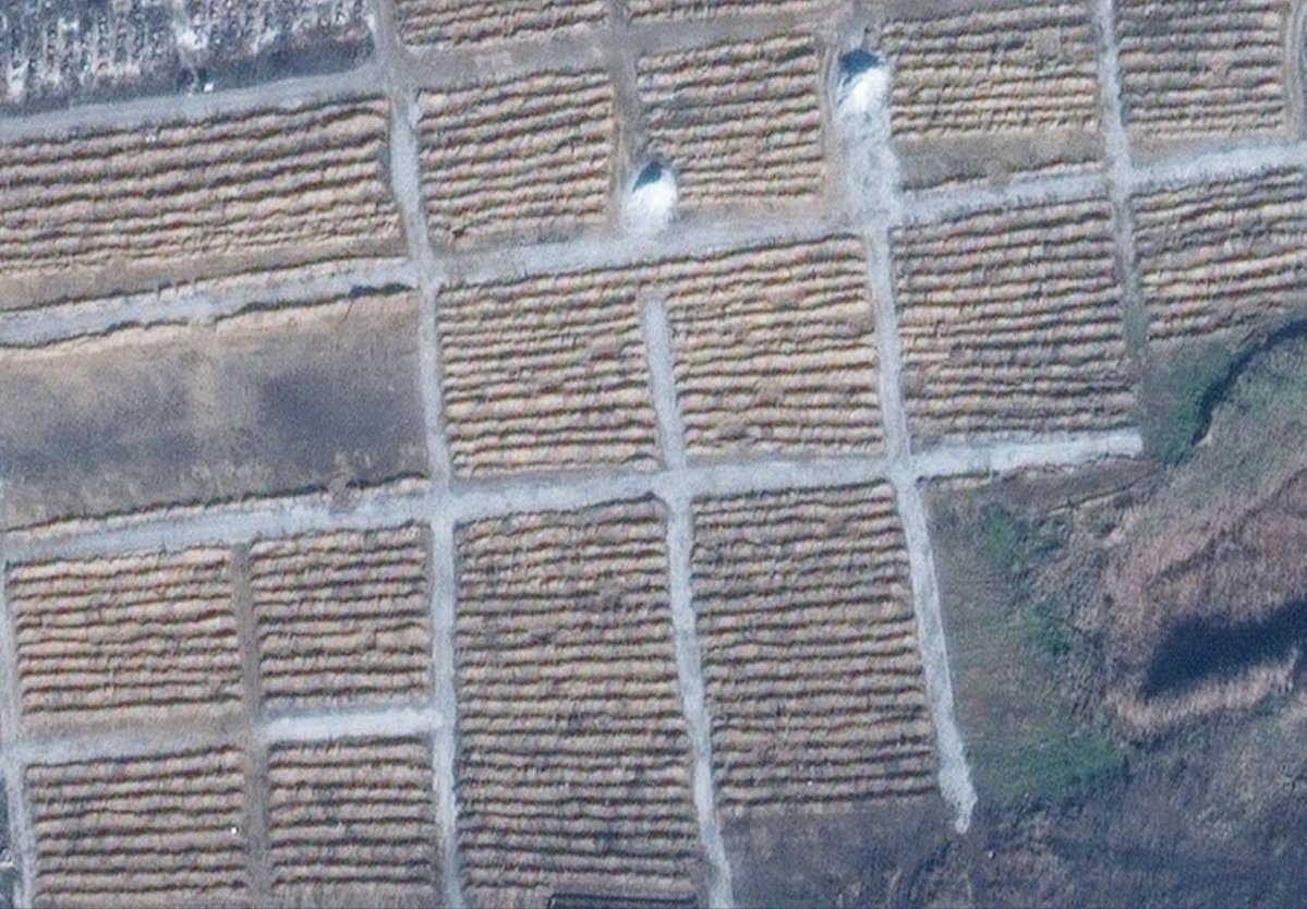 Farleymarley16's tweet image. The mass graves of Mariupol. Not some grim reminder from the 1930s or 1940s. Recent, the last few years. It's still going on. Come on Europe, it's happening now on your continent.