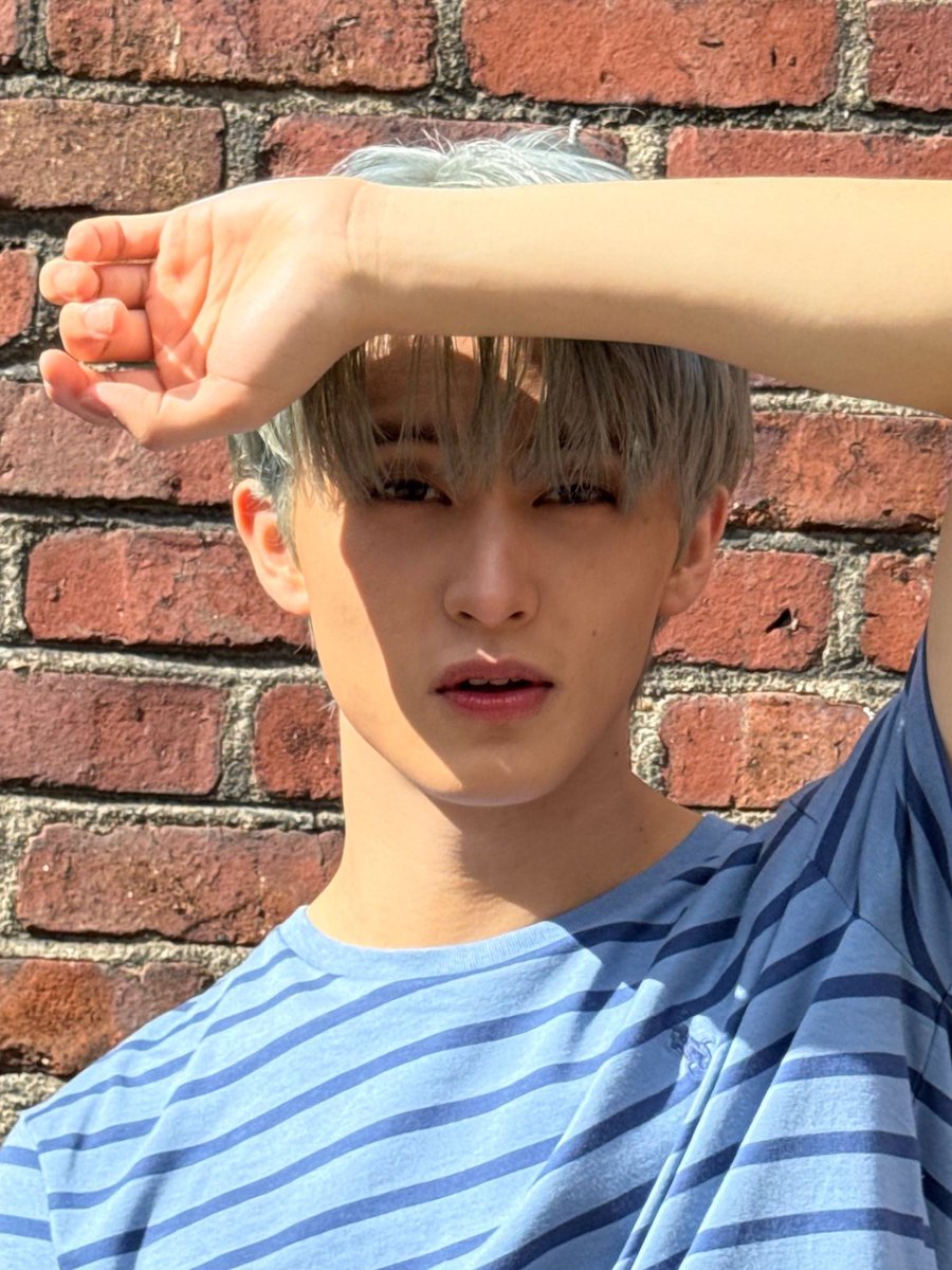 going into 2025 with the same boy that i fell in love with in 2021 <3 

2021                              vs                 2025