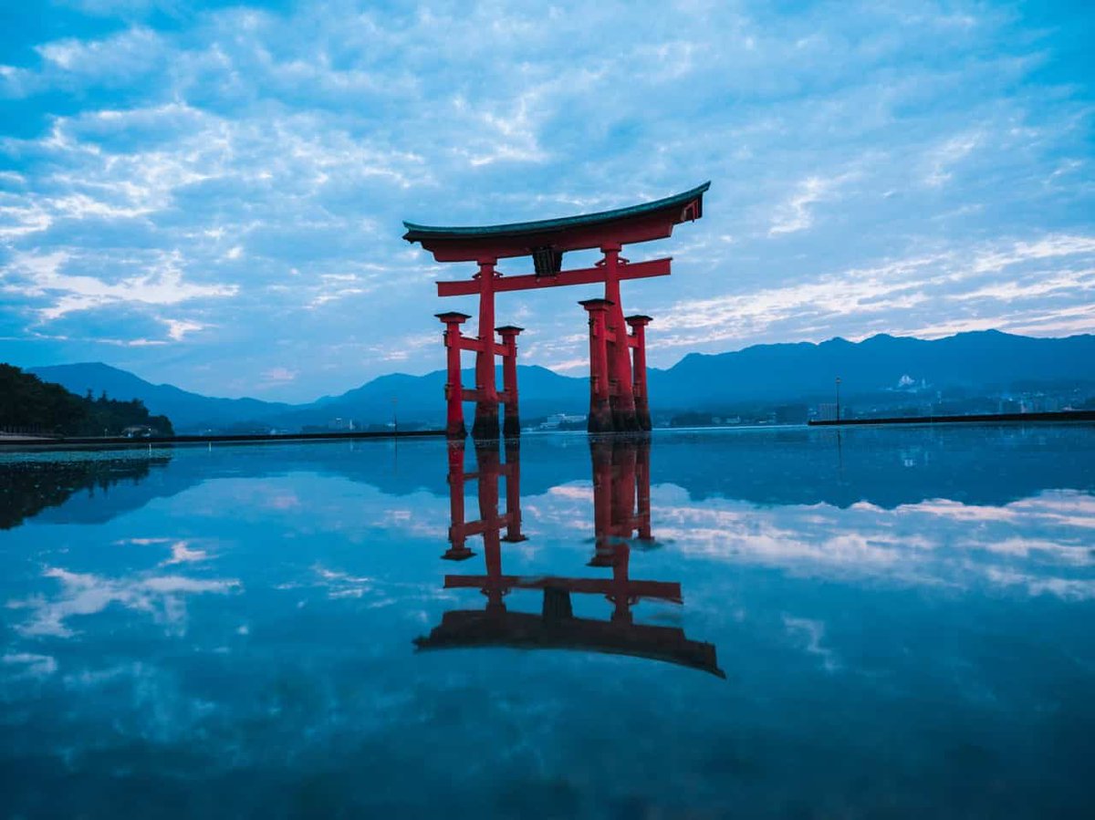 HanabiCommunity's tweet image. Au Japon, la mer revêt une importance capitale. Afin de la remercier de sa générosité et de sensibiliser les citoyens aux enjeux environnementaux, les Japonais lui consacrent un jour férié, Umi no Hi, la Journée de la Mer, qui tombe le troisième lundi de juillet (aujourd'hui!).