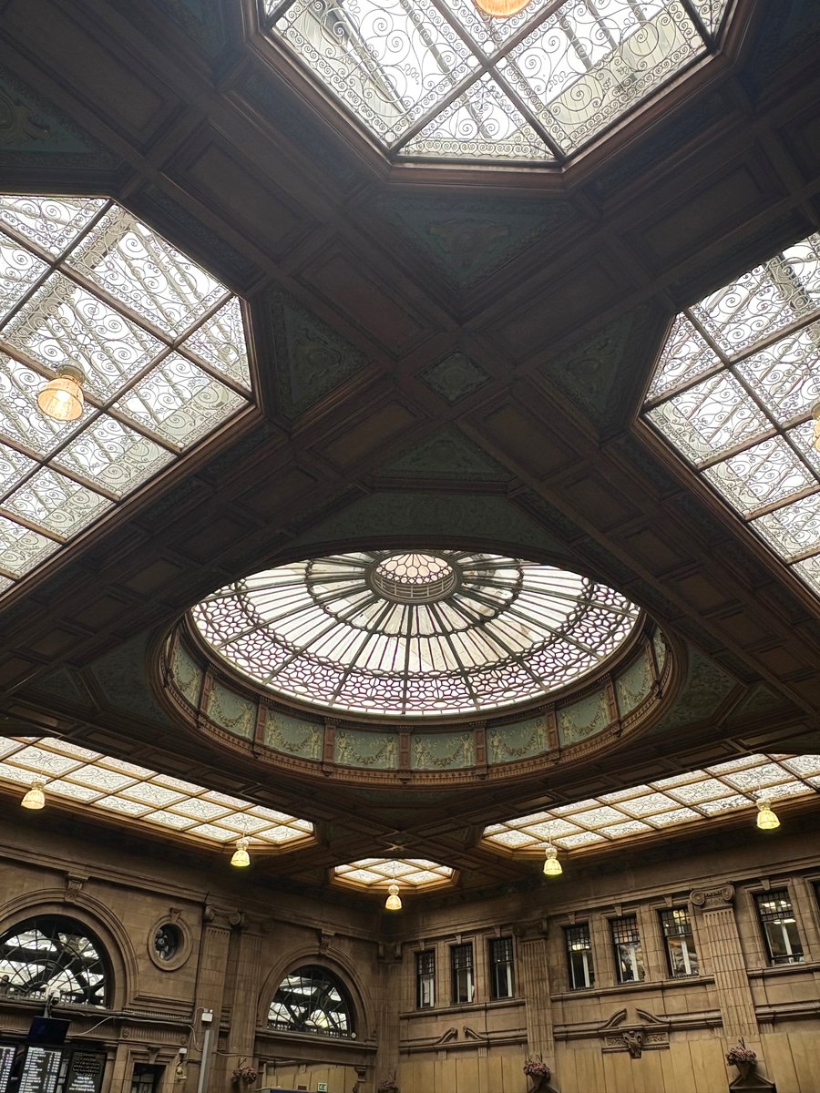 edinburgh's tweet image. Welcoming visitors from near and far to Edinburgh, Waverley Station is Scotland&apos;s biggest train station. The beautiful Victorian-era glass roof was refurbished between 2010-2012, with 27,400 new panels of glass bringing the room to life.