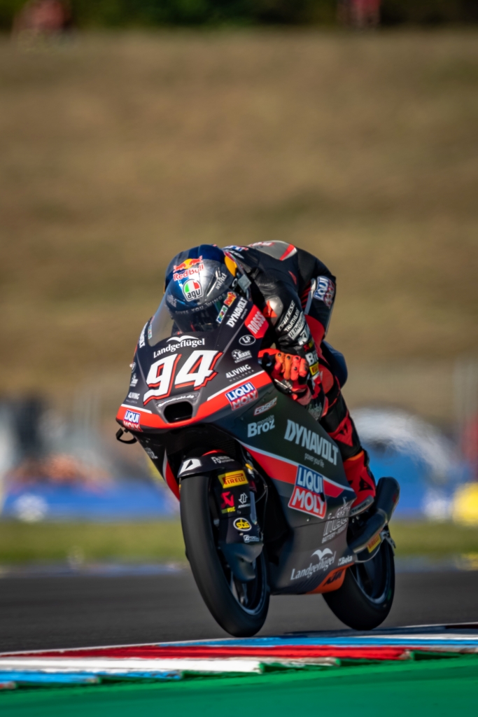 #CzechGP  #Moto3  Race 🏁

Superb #Comeback by <a href="/david64official/">David Muñoz</a> from last on the grid to 🅿️3️⃣

<a href="/GuidoPini/">Guido Pini 93</a> in🅿️🔟

#LIQUIMOLY  #Dynavolt  #IntactGP  at <a href="/amdbrno/">Automotodrom Brno</a>