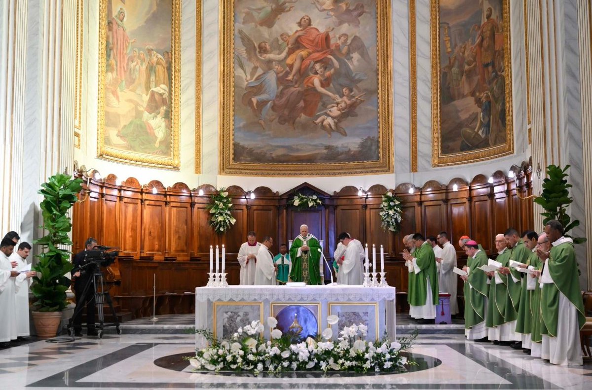 silerenonpossum's tweet image. Albano. Leo XIV: Free time, time for the other – the discreet path to peace
Pope Leo XIV returned to the suburbicarian diocese that had been symbolically entrusted to him before his election. He presided over Holy Mass at the Cathedral of San Pancrazio, inviting everyone to turn…