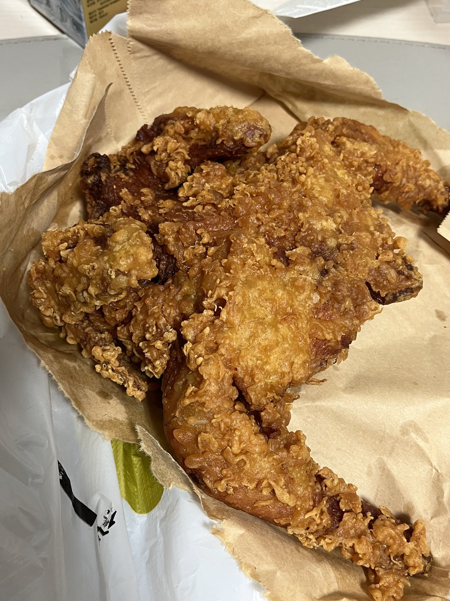ppilu9's tweet image. 김종구식맛치킨   
여기 떡볶이가 너무 내 취향이라 통 들고 마셨다