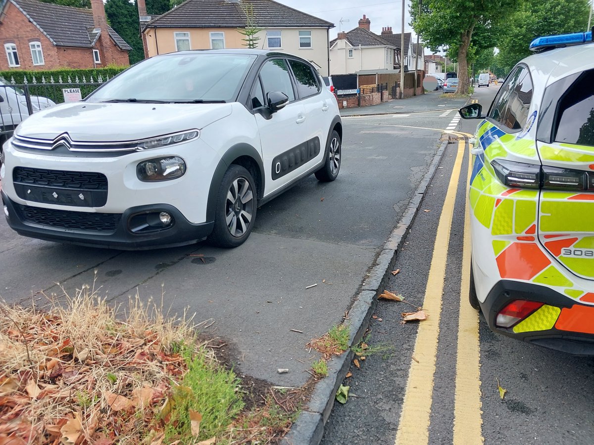 BrierleyHillWMP's tweet image. On patrol we have located this uninsured, cloned vehicle. We have now seized the vehicle under the road traffic act. #DYcrimeteam