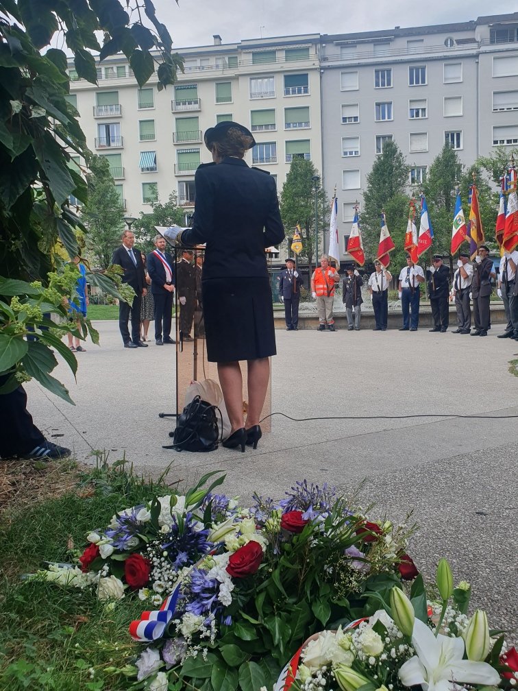 Préfète de la Haute-Savoie (@prefet74) on Twitter photo #Mémoire 🇨🇵 | Emmanuelle Dubée, <a href="/Prefet74/">Préfète de la Haute-Savoie</a>, a présidé ce matin la cérémonie dans le cadre de la journée nationale à la mémoire des victimes des crimes racistes et antisémites de l'État français et d'hommage aux Justes de France. #Mémoire 🇨🇵 | Emmanuelle Dubée, <a href="/Prefet74/">Préfète de la Haute-Savoie</a>, a présidé ce matin la cérémonie dans le cadre de la journée nationale à la mémoire des victimes des crimes racistes et antisémites de l'État français et d'hommage aux Justes de France.