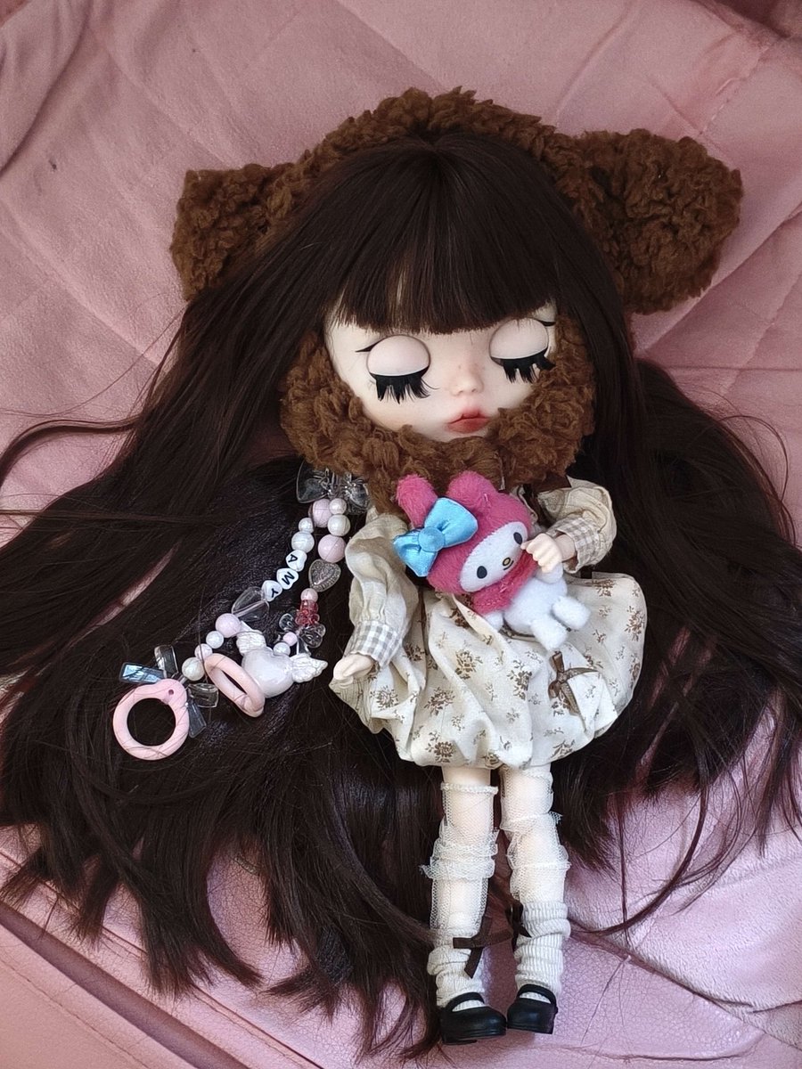 baemwe's tweet image. hello i turned this doll into a mini me heres a before after