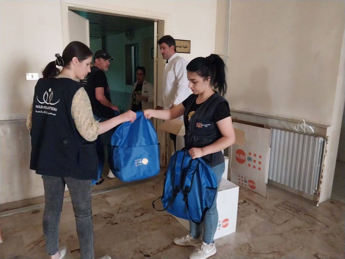 SyriaUnfpa's tweet image. 📍#UNFPA on the ground in #Sweida with Nour Foundation, supporting families in crisis:
🧼 Hygiene kits
🏥 Health in shelters
🤝 Community resilience
Together, we stand with the most vulnerable. #Syria #HumanitarianResponse