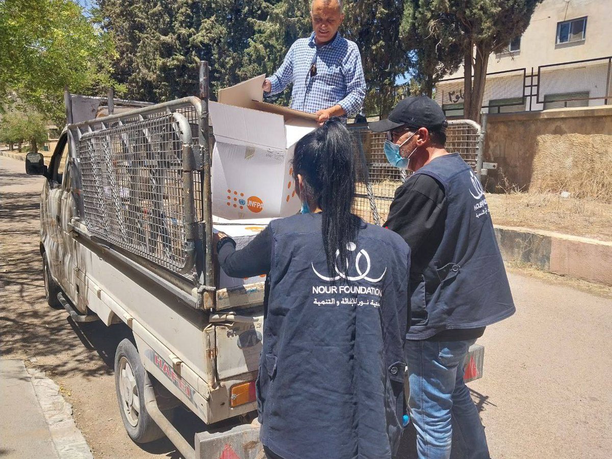 SyriaUnfpa's tweet image. 📍#UNFPA on the ground in #Sweida with Nour Foundation, supporting families in crisis:
🧼 Hygiene kits
🏥 Health in shelters
🤝 Community resilience
Together, we stand with the most vulnerable. #Syria #HumanitarianResponse