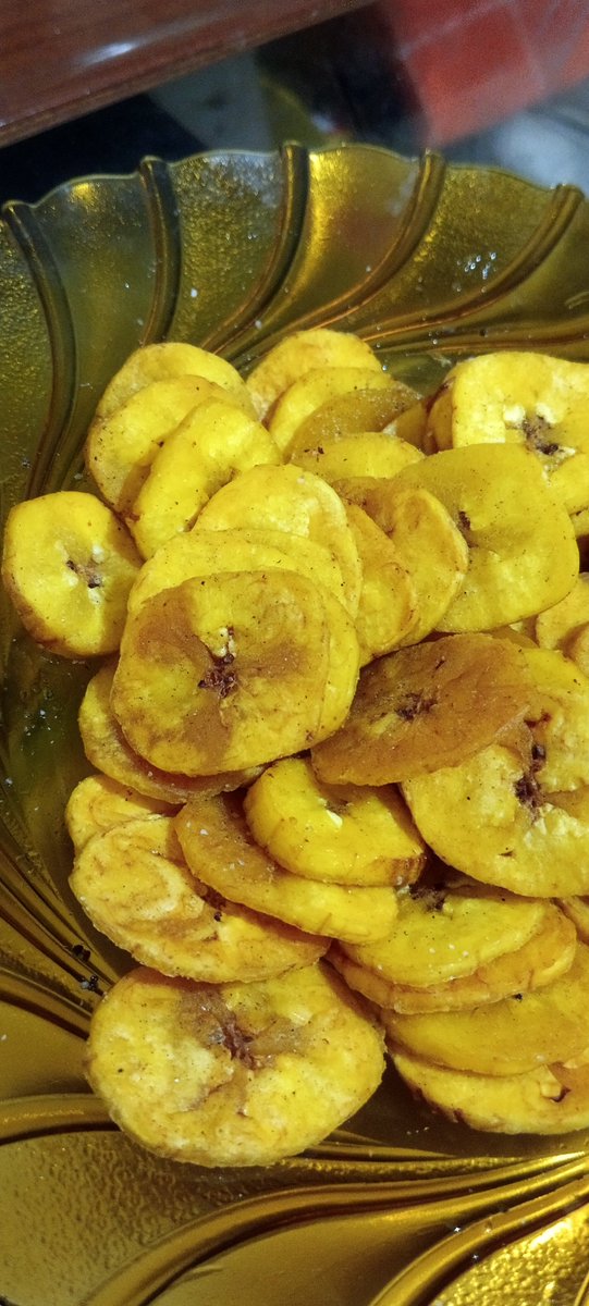 sarasvanie's tweet photo. Membuat keripik pisang 🍌💖 https://t.co/Qfbfv5OVxq