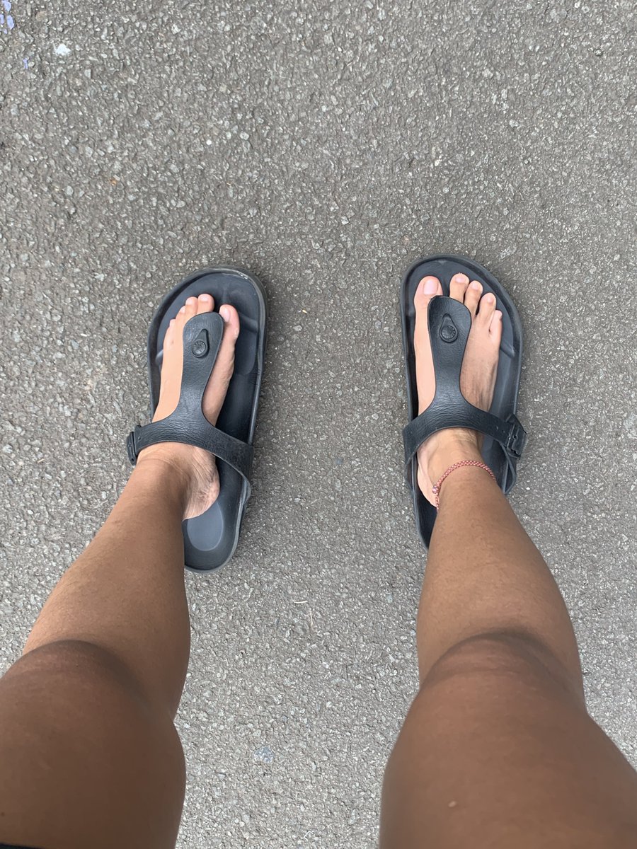 fickseeling's tweet image. just me vs my man’s huge footwears