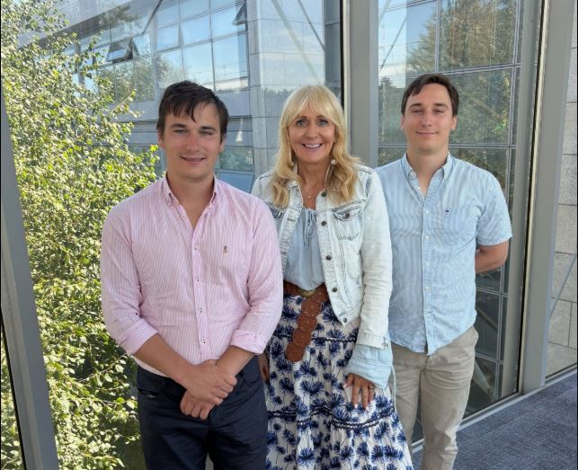 carthy_aubrey's tweet image. Deeply moved listening to Jay & Allen Bobinac on Sunday with @MiriamOCal this morning. Their journey from homelessness to hope is extraordinary. @TiglinIreland's impact is real, and their courage is inspiring. 🇮🇪 #SundayWithMiriam #Tiglin #HopeInAction @RTERadio1