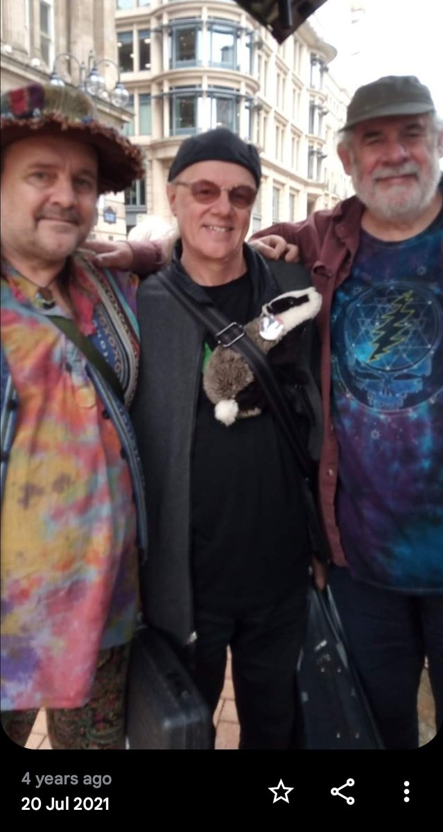 minxed159's tweet photo. #OTD 2021: Roland the badger became firm friends with Ric Sanders 😍
If you don't know Ric 🎻
#RicSanders 
#FairportConvention 

👇https://t.co/QIRHsXckwt

📷 me.
Birmingham https://t.co/d1C5BFHVoo