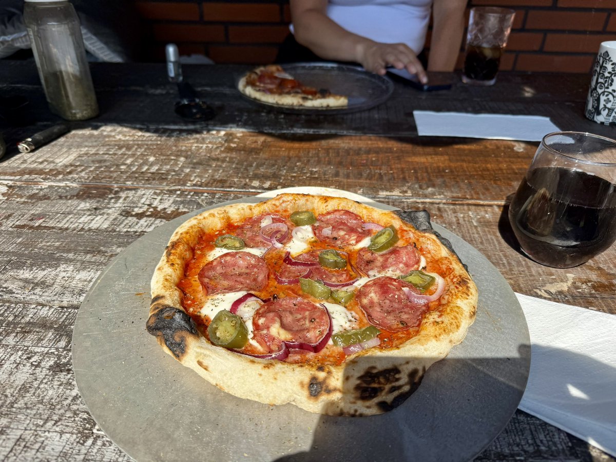 GFickmuller's tweet image. Rouvan kanssa pizzatreffeillä Martinlaakson Mättö &amp;amp; Murkinassa 🍕❤️🍕

#pizza #martinlaaksonmättöjamurkina