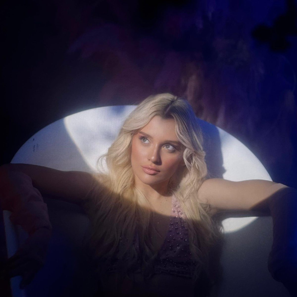 Bugün bir sorun sendin klibi tazelemesi mi yapsak ne dersinizzz???🤍🤍 youtu.be/dhFFKHBPHEI?si…