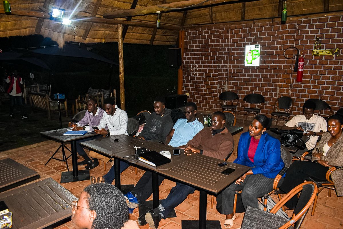 RacKyadondo's tweet photo. Passion.🤗 Pressure. Peace of mind🔥🔥.
We sat down, spoke up, and showed out.
A fellowship on balancing it all — school, work &amp; wellness all at Kyadondo ❤️
#RotaractKyadondo #MentalHealthMatters #FellowshipVibes #YoungAndLeading
#RotaryEyamba #unite4good9213 #thisisrotaract https://t.co/rlcSkJgBM0