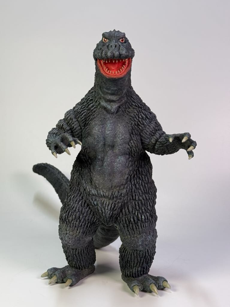 KATOOO_T's tweet image. WF2025［夏］　6-19-02レインボウエッグ
ゴジラ1966 全高約36㎝　48,000円　15個販売予定
頭部が大戦争ゴジラ、体はモスゴジの上野赤札堂に展示されたゴジラをモチーフに造形