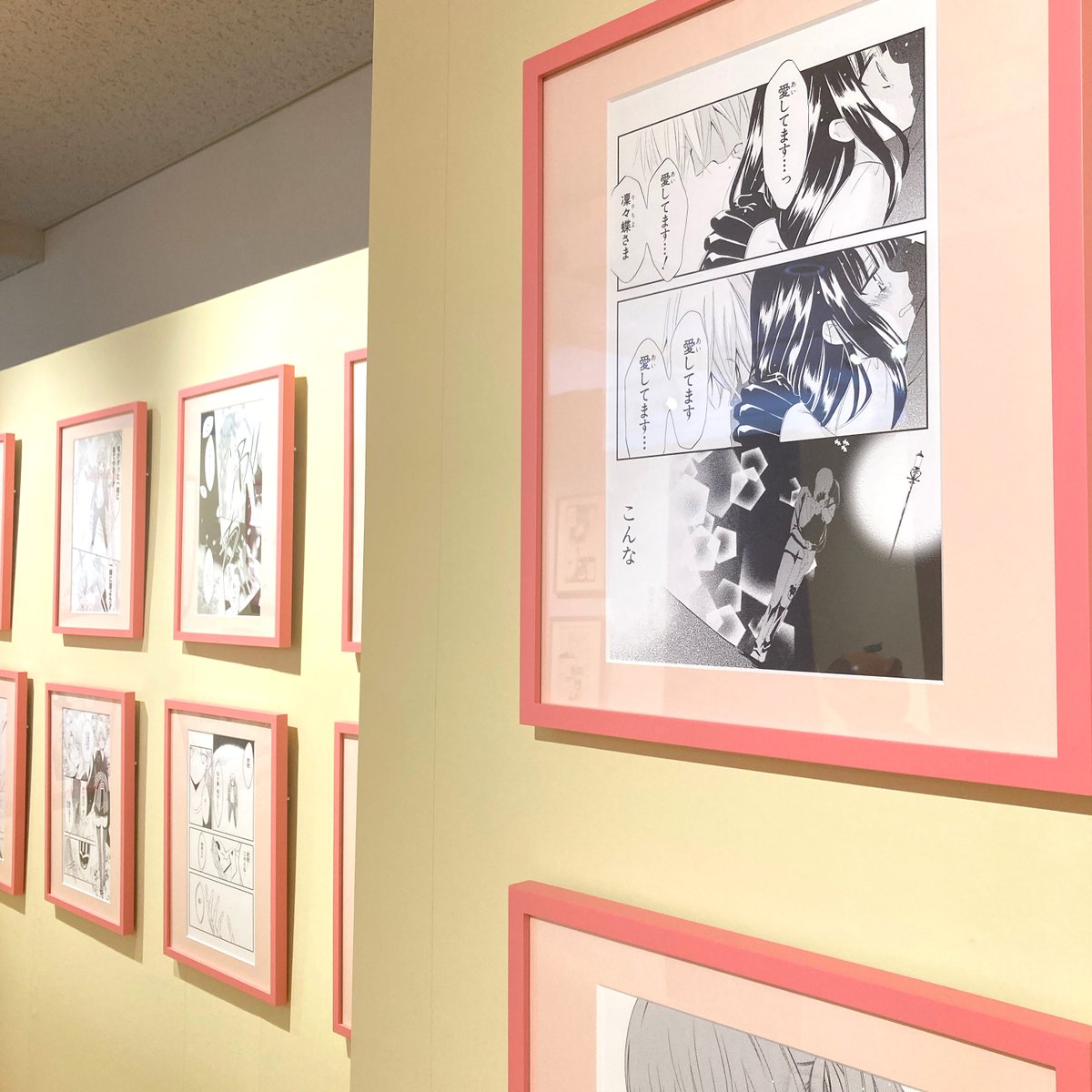 ktqmm's tweet image. #いぬぼく展
🌸見どころ紹介🌸
本展は「妖狐×僕SS」の物語を1章から順に辿ります。切なさに悶えるシーン、謎を追うミステリアスなシーン、迫力満点なバトルシーン…。
数多くの漫画原稿の中から、お気に入りのシーンを探してみてくださいね。
8月31日(日)まで開催中✨
※火曜日は休館(8月12日を除く)