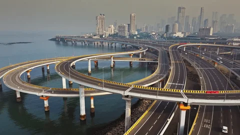 INDinfraeconomy's tweet photo. 🚨India has the 11th largest expressway network in the world &amp; the largest overall road network in the world🚨

India has 6000+ km of expressways currently with another 12000 km U/C, in 5 yrs India will have the 4th largest expressway network in the world. 

SPREAD THE WORD 🇮🇳🇮🇳 https://t.co/yRYs6e93lw