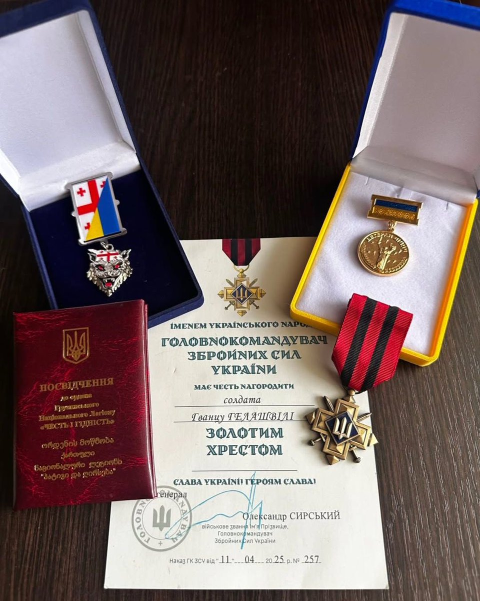 Mamulashvili_M's tweet image. Several of our guys were awarded the Golden and iron Crosses by the Commander-in-Chief of the Armed Forces of Ukraine.
This is a great honor and a recognition of the courage, resilience, and dedication of our fighters.
I sincerely congratulate our guys on their well-deserved…