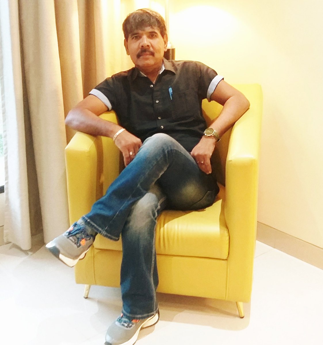 Er_IndalKumar's tweet photo. उत्तर प्रदेश की 42 बिजली इकाइयों के निजीकरण पर CAG की सख्ती।🔥
जब सिस्टम सवालों से भाग रहा था तब श्री अवधेश वर्मा जी ने उपभोक्ता परिषद की आवाज़ बनकर पूरे प्रदेश के कर्मचारियों और उपभोक्ताओं की लड़ाई लड़ी।
नियंत्रक महालेखा परीक्षक (CAG) ने अब पावर कॉर्पोरेशन से निजीकरण की पूरी पत्रावली और कागज़ात तलब किए हैं।
अब जांच होगी कि किसने किन दस्तावेज़ों पर दस्तखत किए, किसने जनहित के खिलाफ काम किया।
यह केवल एक शुरुआत है भ्रष्टाचारियों का घेरा अब तंग होगा।
निजीकरण नहीं चलेगा, जन जन की आवाज़ अब दस्तावेज़ों में दर्ज हो रही है।

आदरणीय अवधेश वर्मा साहब को सलाम है। 🙏���️ जिन्होंने यह साबित कर दिया कि जब जमीनी नेतृत्व सच्चाई से जुड़ता है, तब सत्ता भी जवाबदेह होती है। @uprvup