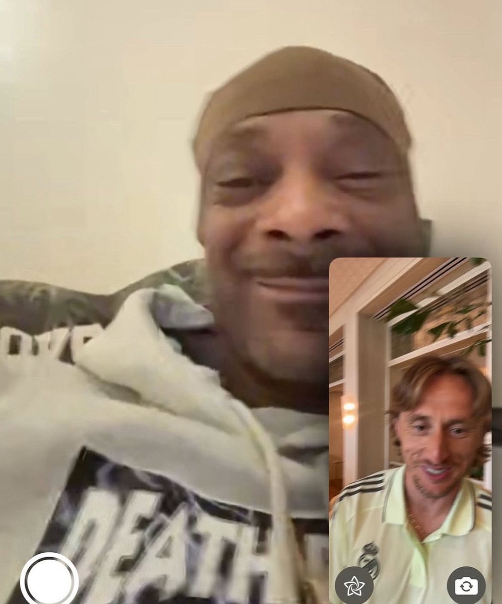 onlyswanss's tweet image. 𝐒𝐧𝐨𝐨𝐩 🤝 𝐌𝐨𝐝𝐫𝐢𝐜

This is not AI. This is a real image.

Snoop Dogg and Luka Modric have been discussing Swansea City Football Club over facetime.

This is just insane. 😅🤍