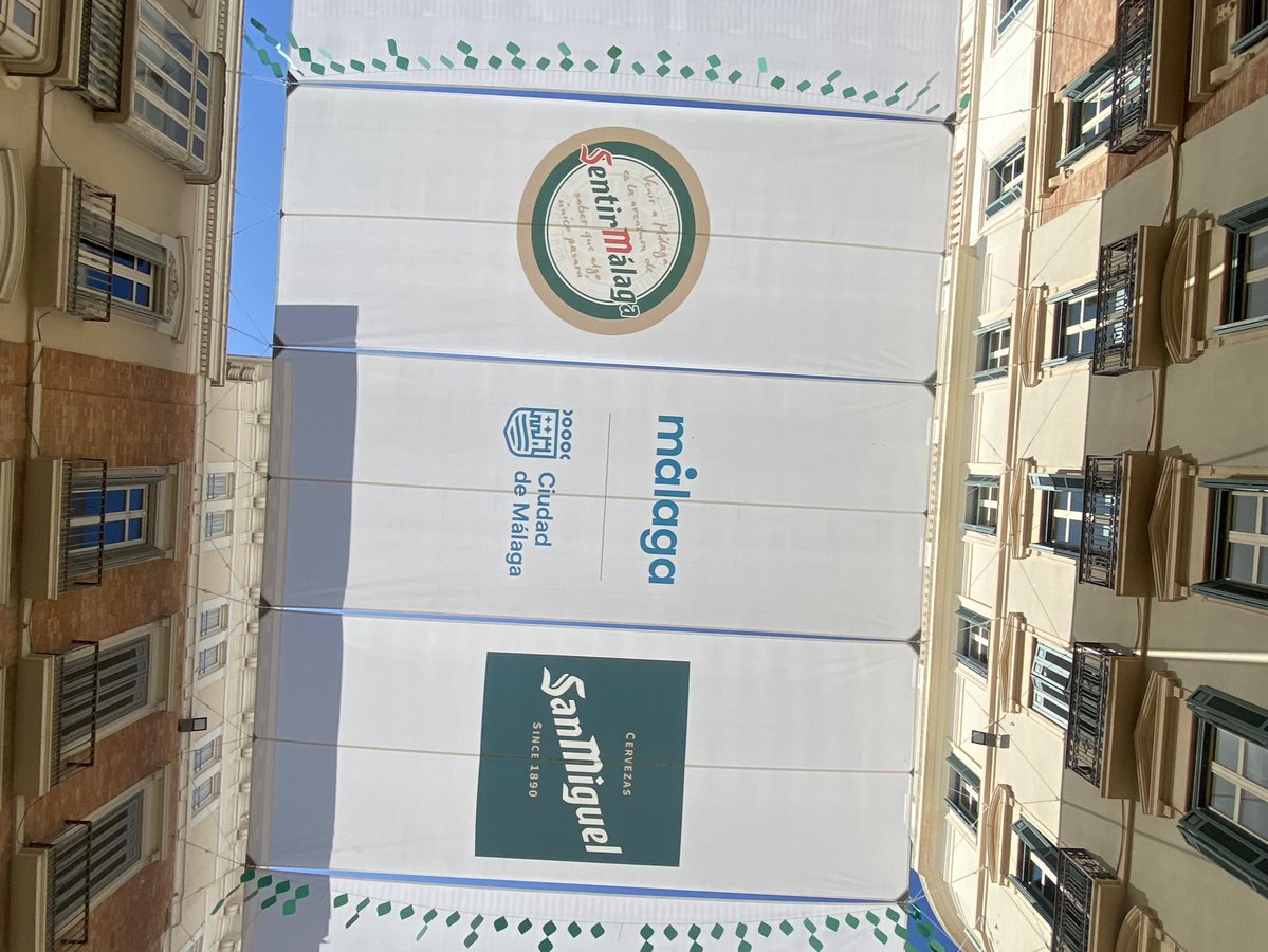 MadridDecadente's tweet image. 📌 Málaga
En la capital malagueña, los toldos de la calle comercial más famosa, los patrocina San Miguel…
¿Cuanto creéis que tardaremos en replicar este modelo en la puerta del sol, con Mahou, bajo la excusa de que asi nos sale gratis su montaje y desmontaje cada año? 😏