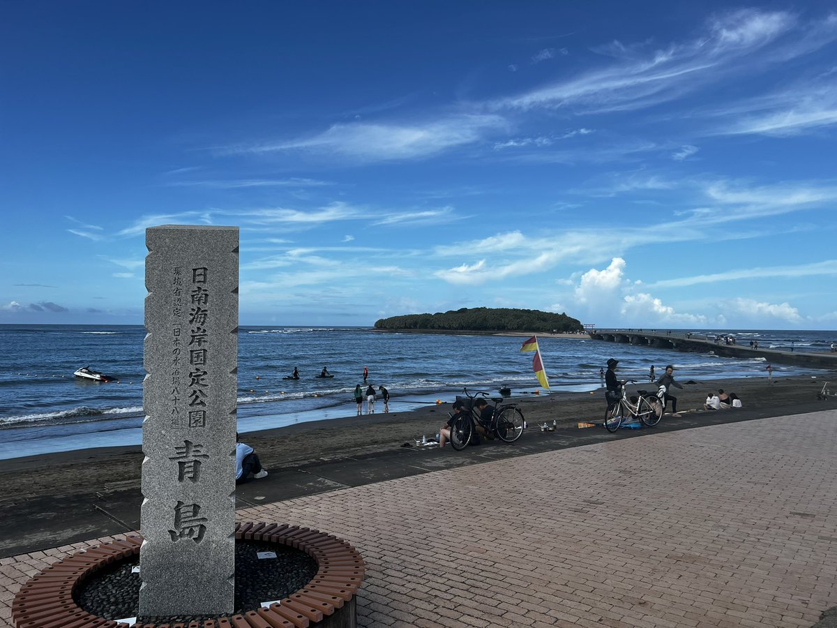 kencyoro0207's tweet image. 青い空と青い海とハンバーガーを堪能