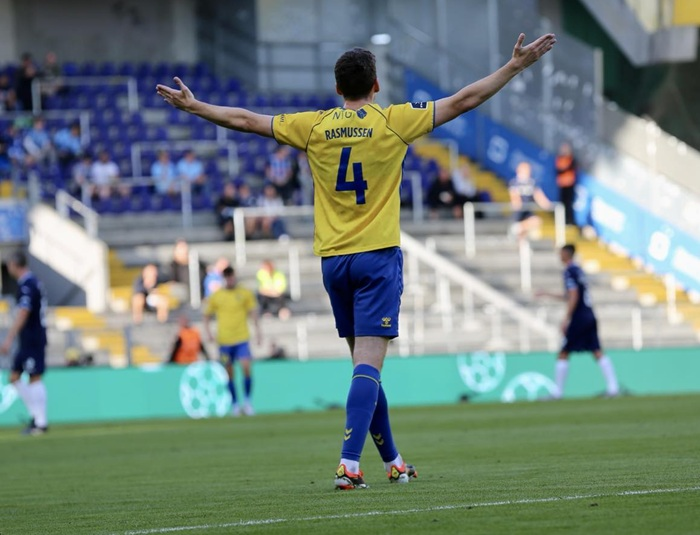 vilfortpark's tweet image. I aften vender Superligaen (ENDELIG) tilbage til Brøndby Stadion. I den anledning har @Rodiano lavet en quiz for at teste, hvor meget vores læsere har fulgt med i sommerens Brøndby-dækning. 

Ti multiple choice spørgsmål venter om Brøndbys sommer aktiviteter. 

Link i næste tweet