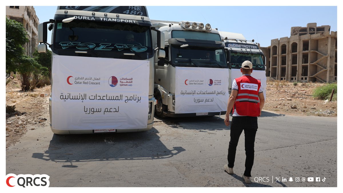 QRCS's tweet image. As part of Qatar’s ongoing humanitarian efforts in Syria, @QatarEmb_Syria coordinates with @QRCS to deploy 3,600 trucked food parcels to Daraa, in response to Sweida displacement crisis, to be distributed to families at IDP shelters in cooperation with @SYRedCrescent