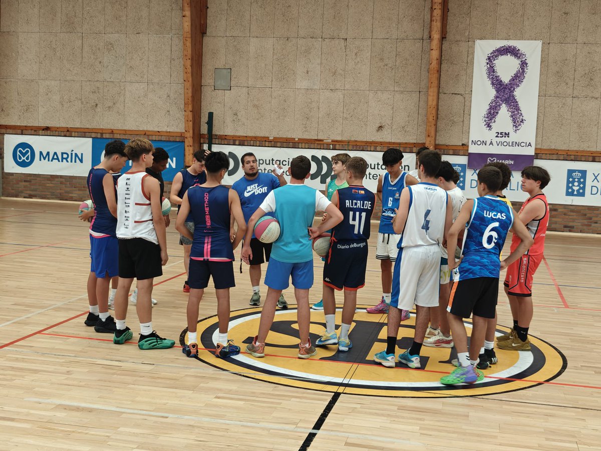 FBCyL's tweet image. No todo es baloncesto en el Tercer Turno del Campus de Marín FBCyL. Nuestros campistas también han disfrutado durante el fin de semana de una divertida jornada de tirolinas 🌳🏀⛹️♀️⛹️♂️💪
#BasketVerano2025
#CampusMarinT3