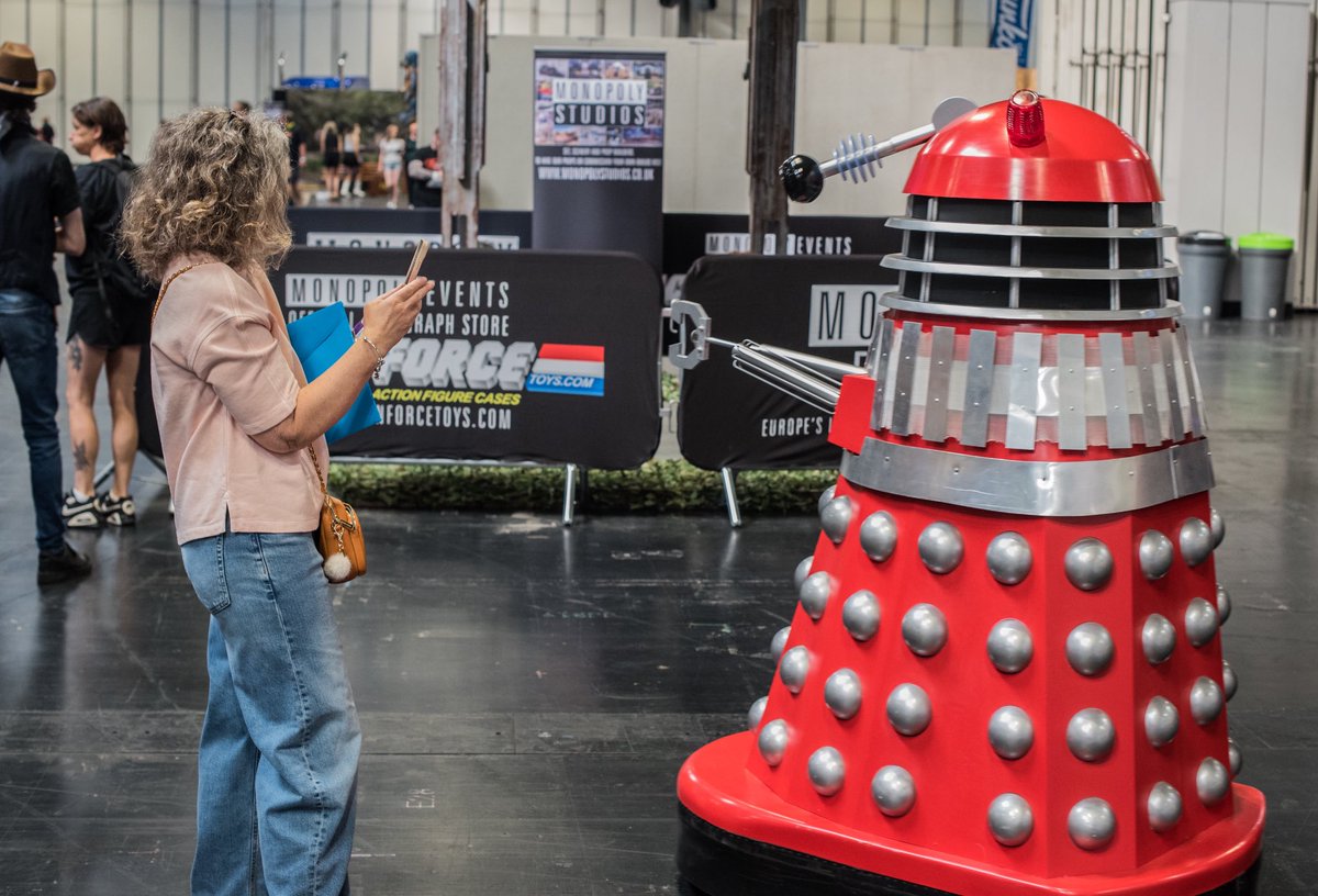 comconmidlands_'s tweet image. Turns out, Daleks are very chatty when they're not exterminating! 馃槀馃浉
Who else got stopped by these guys for a friendly invasion?
馃摲: Adam Atkinson