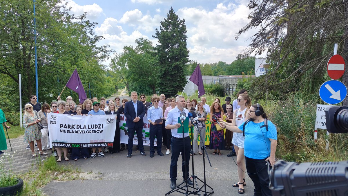 BGrucela's tweet image. Razem po stronie ludzi i przyrody. W Chorzowie wspólnie z mieszkańcami walczymy z patodeweloperką w obronie Parku Śląskiego.