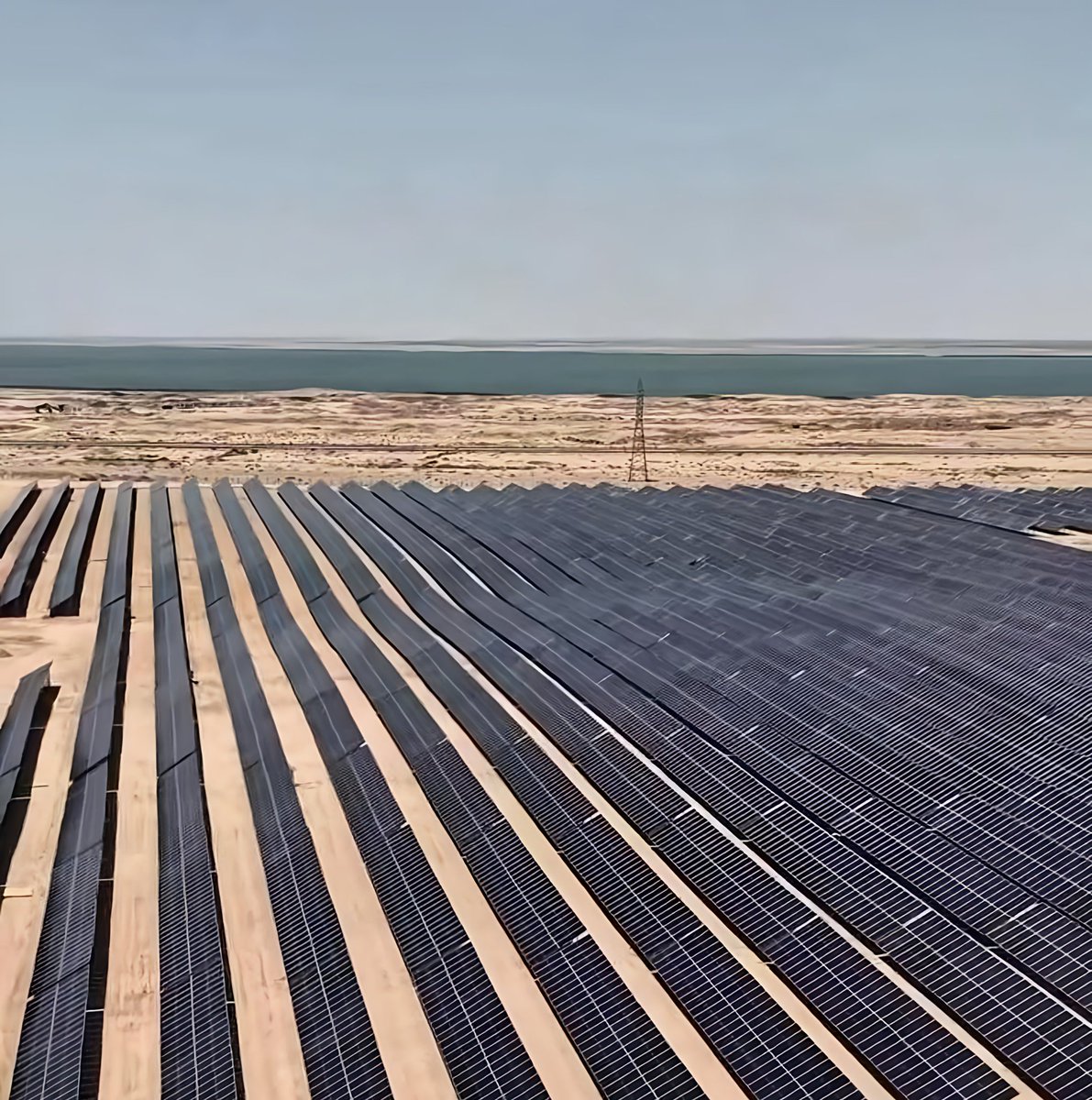 IraqProjects's tweet image. قطاع الطاقة 🇮🇶 | شركة سكاتك النرويجية تواصل أعمالها في اضخم واول مشروع طاقة شمسية في العراق ضمن محافظة كربلاء المقدسة.. المشروع سوف ينتج 300 ميغاوط ويمتد على مساحة 10 مليون متر مربع ويتضمن تركيب 500 الف لوح شمسي