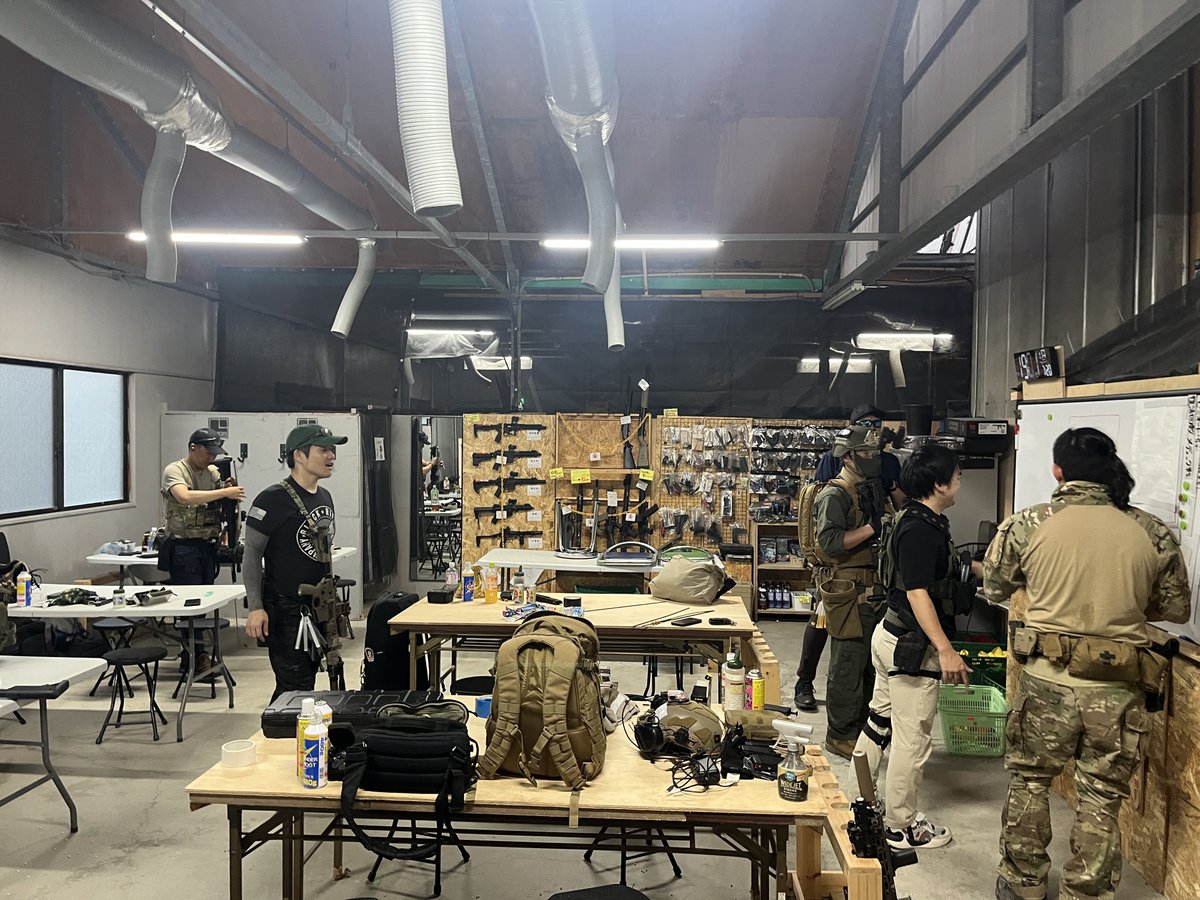 room_the2025's tweet image. デイ貸切ご参加ありがとうございました!
ナイトはトレーニング貸切でのご利用頂いております!
リピートありがとうございます!
#ルーム
#theRoom
#サバゲー
#貸切サバゲー