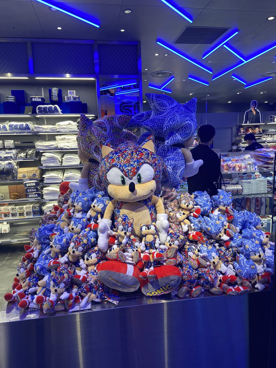 PALM_re0096's tweet photo. >มาsega shop 
>ใส่เสื้อชาโดวมาอย่างดี วันนี้ต้องได้ถ่ายรูปคู่ชาโดว์
>พนักงาน : ต้องรับคิวนะคร้าบ วันนี้เต็มแล้ว💀
>สรุปได้ซื้อPersonaแต่ไม่ใช่จากSega เเต่จาก Nintendo ข้างๆ

รูปต้องยืนถ่ายห่างๆนอกร้านเอา🥹
Fuckkkkkkkk Next time Next timeeeeeeeee https://t.co/pSwVB6DQDI