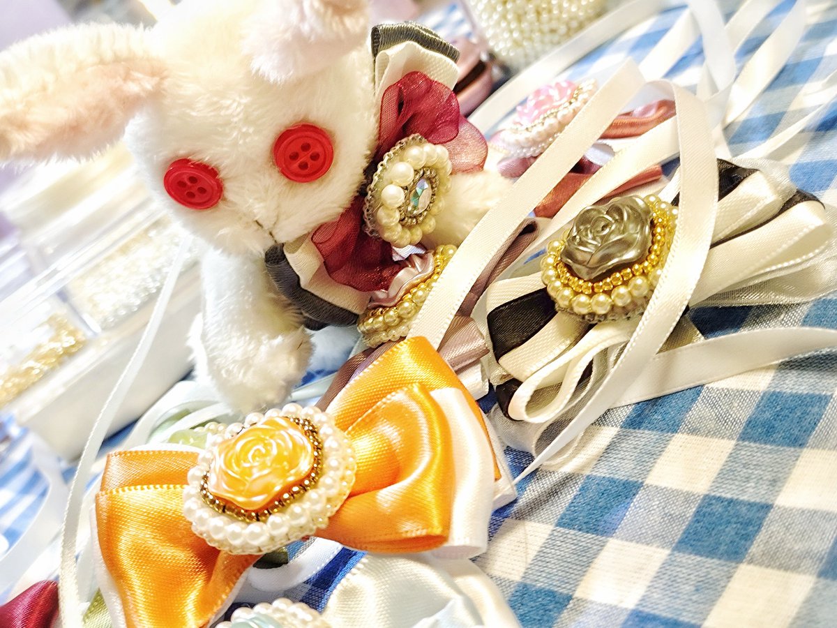 lsparkb26's tweet image. バラリボン🌹はほぼできたのにチョーカー部分のリボンが足りない!
数日前から発注してるのですが、待っている間に使い切り、しかしまだ発注元から発送されず…😭😭
これじゃぬいちゃんの体に結んであげられない🫨
チョーカーが届いた後調整後にminne公開予定です、来週内には…!
#ぬい撮り
#ぬい活