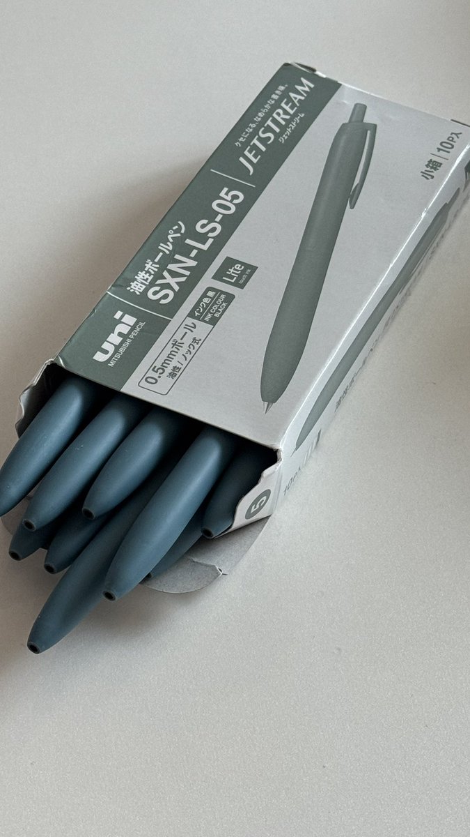 mors_solaa_'s tweet image. 제트스트림 라이트 터치 필기감 진짜 미쳤다 아니 일단 이거 내돈내산인데요 일단 쓰는 순간 부드러워서 쓰고 있는지를 모르겠음 ........ 젤펜처럼 써지는데 필기감은 진짜 부드럽고 , , 오 이거 진짜 좋아요 저 온갖 볼펜이란 볼펜은 다 써 봤는데 필기감 하나만 보면 일단 합격 ➰