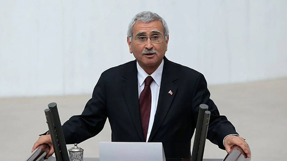 Durmuş Yılmaz:

"1 ton kömür 400 dolar. Kömür madeninin işletme ömrü 40-50 yıl.

1 ton zeytinyağı 10 bin dolar. Zeytin ağacı 3 bin yıl yaşıyor.

Ekonomi bunun neresinde?"