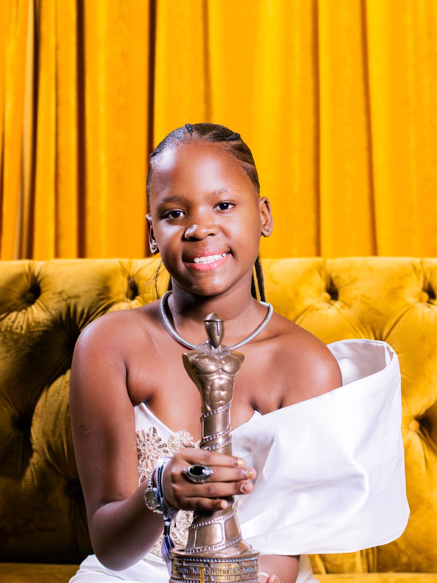 #SSA25 🏆| Best Newcomer Actress – Dineo Nxumalo.

🌼 Newcomer, scene-stealer and icon in the making!
Dineo Nxumalo’s star shines bright in Sent. Bravo!

#SimonMabhunuSabelaAwards #ChampionsOfStorytelling #FromPiersToPages #SSA25