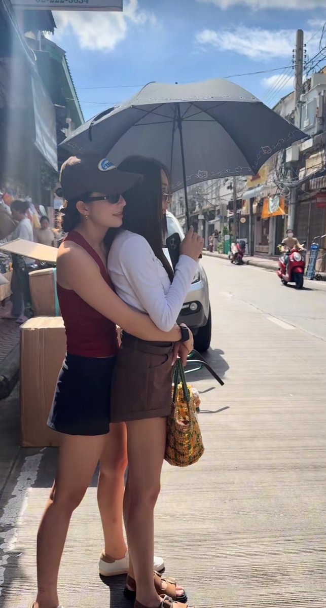 minlvsej's tweet image. sorry i just woke up from coma, are they the ceo and head of hr at the coldplay concert?
#EnjoyJune #เอนจอยจูน
#Enjoyyotdr #Junenannirin