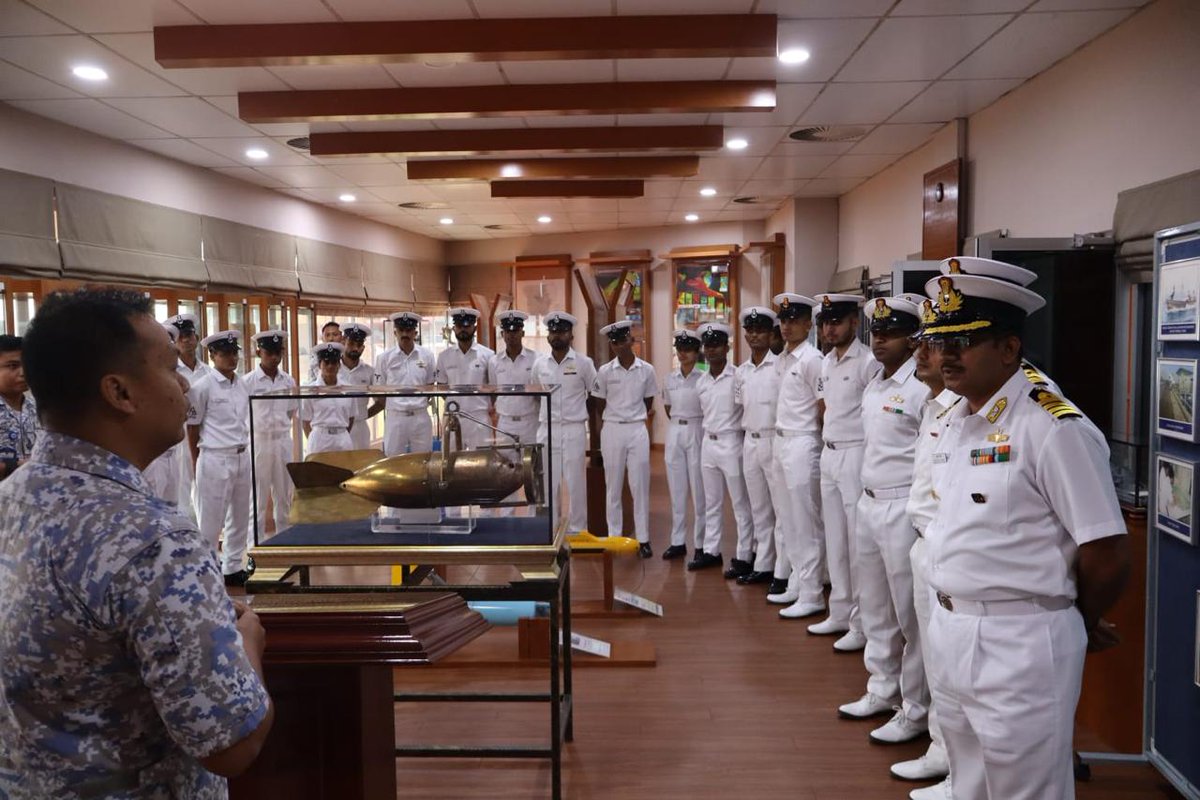 SpokespersonNavy (@indiannavy) on Twitter photo Team #INSSandhayak on their visit to the National Hydrographic Centre, <a href="/tldm_rasmi/">Royal Malaysian Navy</a>, had insightful discussions on hydrographic history, data capturing methods and joint operational roles in reinforcing #India-#Malaysia maritime synergy.
🇮🇳-🇲🇾 #BridgesofFriendship
#IndianNavy Team #INSSandhayak on their visit to the National Hydrographic Centre, <a href="/tldm_rasmi/">Royal Malaysian Navy</a>, had insightful discussions on hydrographic history, data capturing methods and joint operational roles in reinforcing #India-#Malaysia maritime synergy.
🇮🇳-🇲🇾 #BridgesofFriendship
#IndianNavy