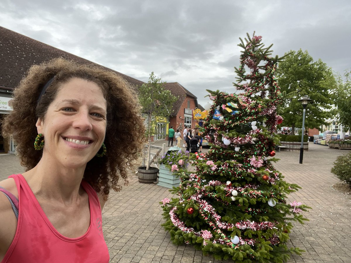 helengoth's tweet image. Merry Christmas y’all! Yes you read that right! Had a run to @thevalley_eve to see their summer Xmas event! (Please note the tinsel earrings! 🤣)
#Evesham #Running 🏃♀️🎅🎄