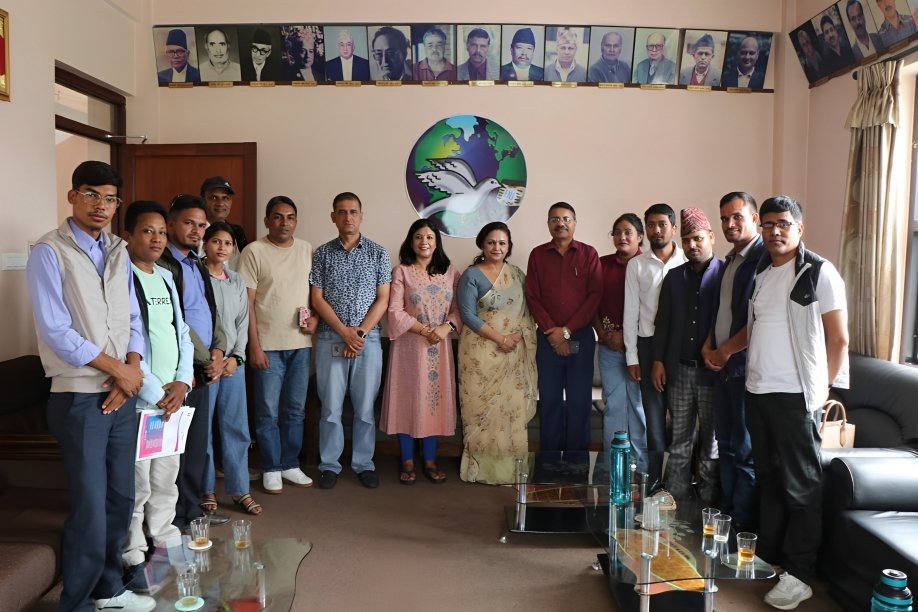 जनपत्रकार संगठन नेपालका अध्यक्ष लगायतका पदाधिकारीहरुले आज नेपाल पत्रकार महासंघका अध्यक्ष निर्मला शर्मा सहितका पदाधिकारीलाई महासंघको केन्द्रीय कार्यालयमा भेटेर पत्रकारिता क्षेत्रका समसामयिक विषयमा गर्न सक्ने सहकार्यका लागि छलफल गरेको छ।