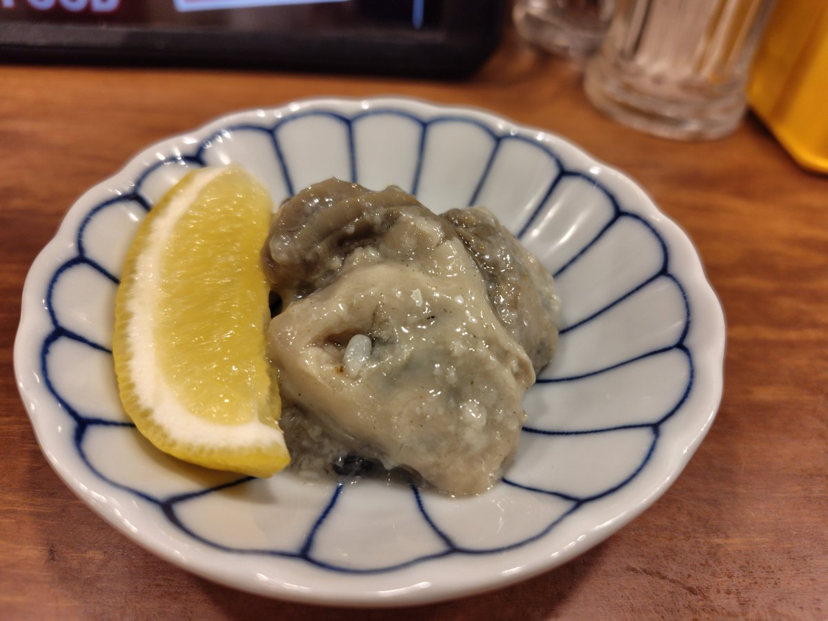shinjiriebiten's tweet image. 広島ビールを飲みつつ八天堂のクリームをいただきながら帰路につく、とても良い広島旅である。