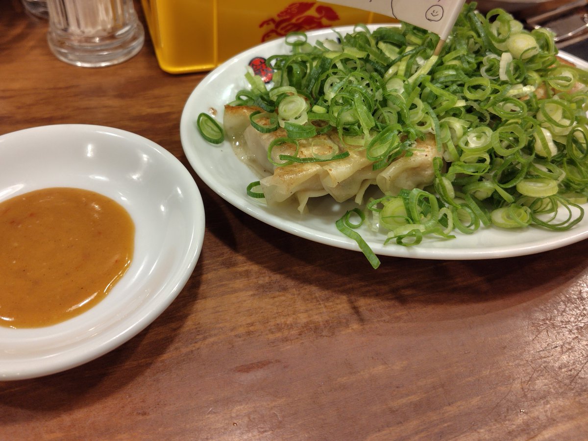 shinjiriebiten's tweet image. 広島ビールを飲みつつ八天堂のクリームをいただきながら帰路につく、とても良い広島旅である。