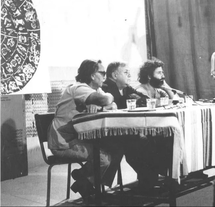 ManAndroulakis's tweet image. Ιουλιος 1979 ο δήμαρχος Ανωγείων Γ. Κλάδος επισκέπτεται το Χατζιδάκι.
Ελα να ξεκινήσεις τις Μουσικές Γιορτές, λεφτά δεν έχω θα τρώτε κ θα κοιμαστε στα σπίτια του χωριου κ ο Μάνος παιρνει το Γ προγραμμα κ έρχεται
Χωρίς χορηγίες από κυβερνήσεις Τράπεζες ΤΕΡΝΕΣ ζήσαμε τότε πολιτισμό
