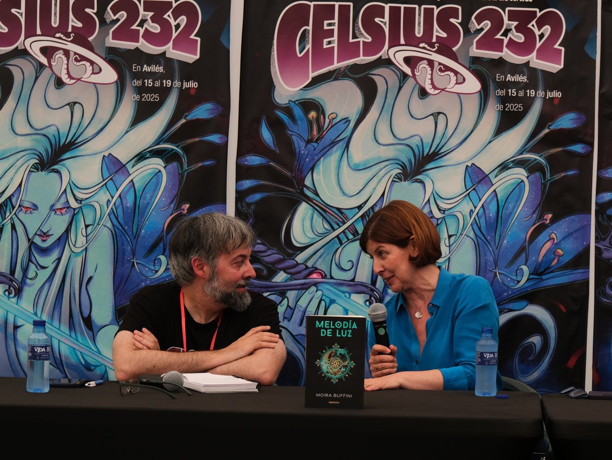 JorgeIvanArgiz's tweet image. Presentar a una guionista, dramaturga y ahora novelista como MOIRA BUFFINI en el #celsius2025 @festivalcelsius ha sigo un privilegio y tenerla en Avilés un lujo. Hablamos de MELODÍA DE LUZ (@OceanoGTravesia) y nos quedamos con ganas de mucho más. Pasará!