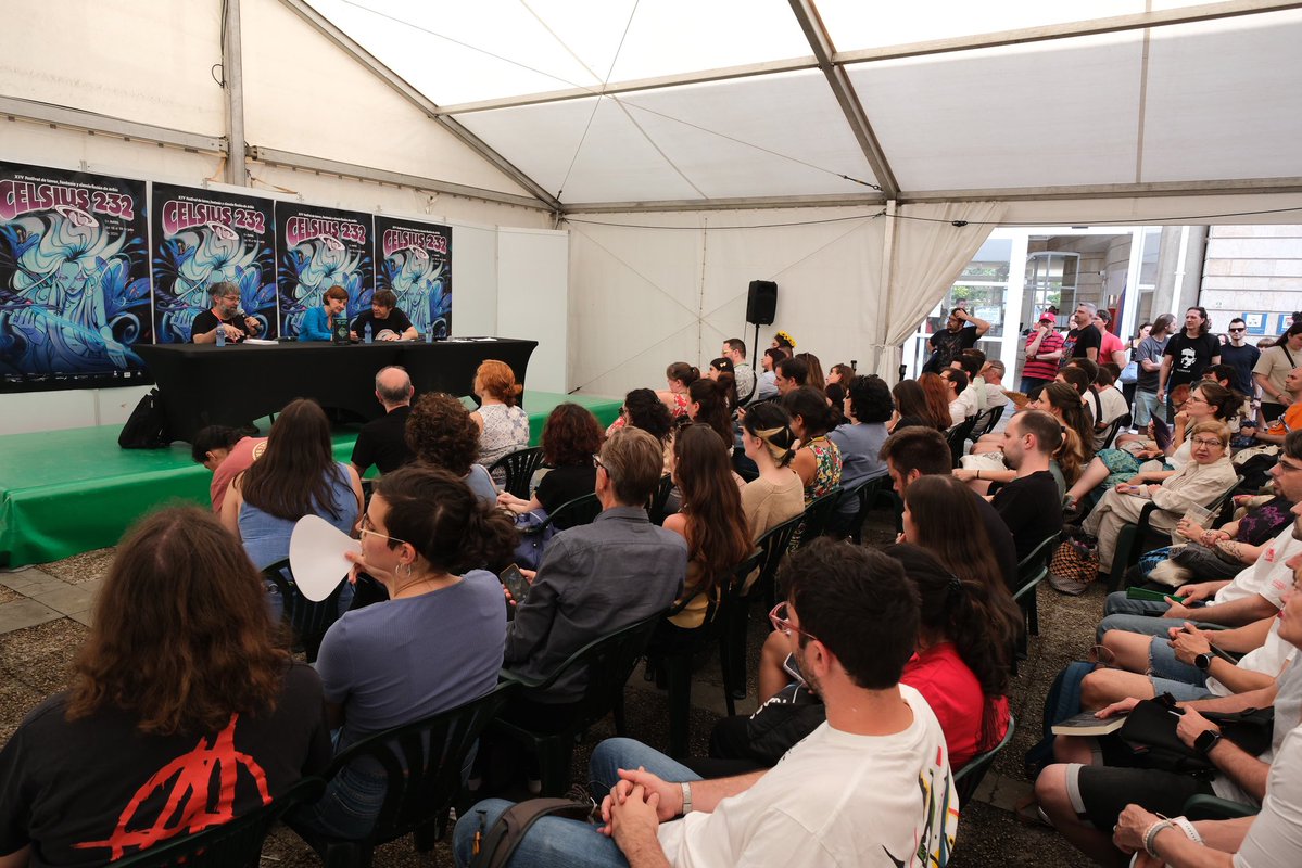 JorgeIvanArgiz's tweet image. Presentar a una guionista, dramaturga y ahora novelista como MOIRA BUFFINI en el #celsius2025 @festivalcelsius ha sigo un privilegio y tenerla en Avilés un lujo. Hablamos de MELODÍA DE LUZ (@OceanoGTravesia) y nos quedamos con ganas de mucho más. Pasará!