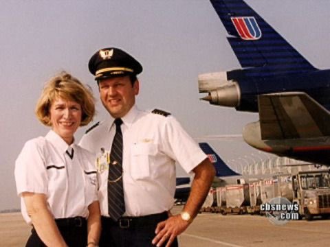Morbidful's tweet image. Dennis Fitch, a pilot who studied the crash of Japan Flight 123 to see if he could have flown the doomed aircraft. Years later, Fitch was a passenger on a plane that also lost hydraulic power. Fitch offered to assist the pilots who miraculously managed to crash land, saving 100+…